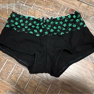 NWOT Victoria’s Secret Low Rise Boyshort extra small XS with lace clover trim